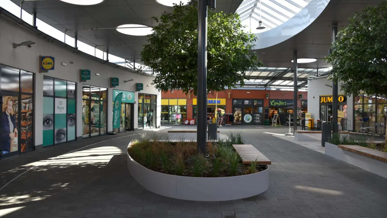 Winkelcentrum Marsdijk Assen Constructo 72 afvalbak en maatwerk plantenbak 6