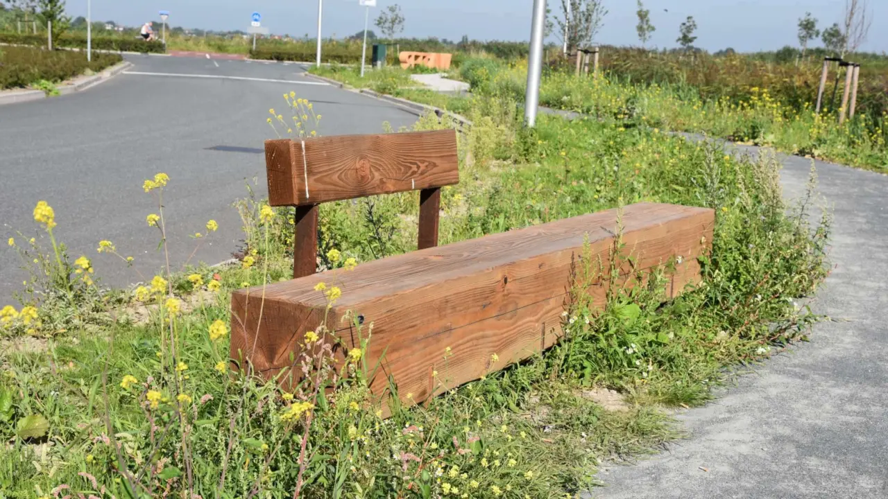Buitenbank van cortenstaal en douglashout - Pure Eco enkelzits