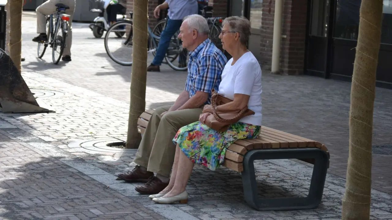 Best centrum maatwerk buitenbank straatmeubilair 1