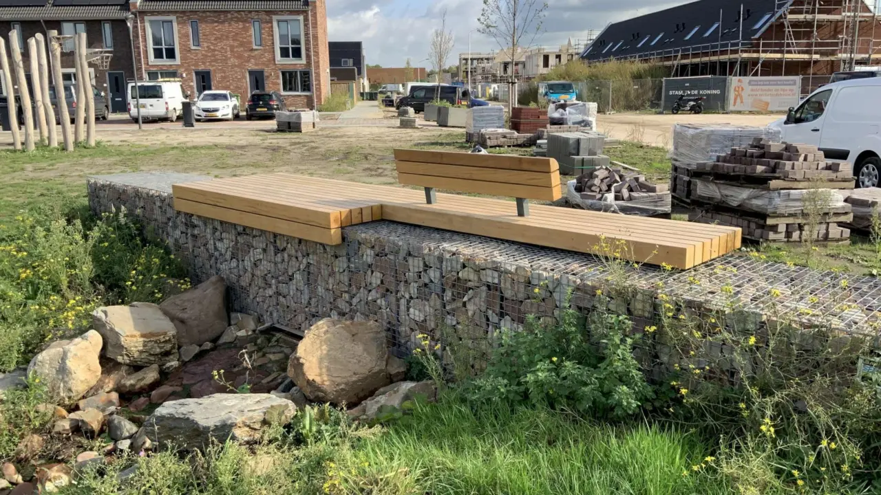 Schanskorven met houten zittingen Best Woonwijk 3
