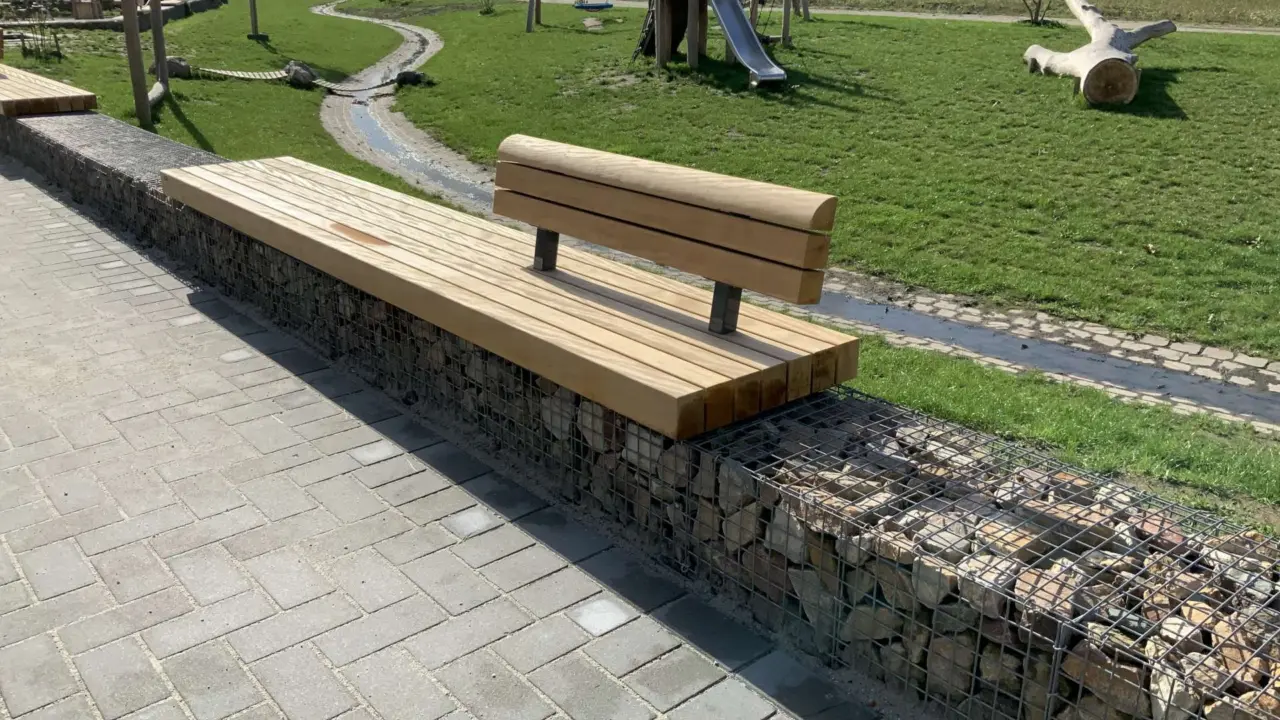 Schanskorven met houten zittingen Best Woonwijk 5