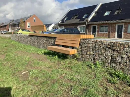 Schanskorven met houten zittingen Best Woonwijk 1