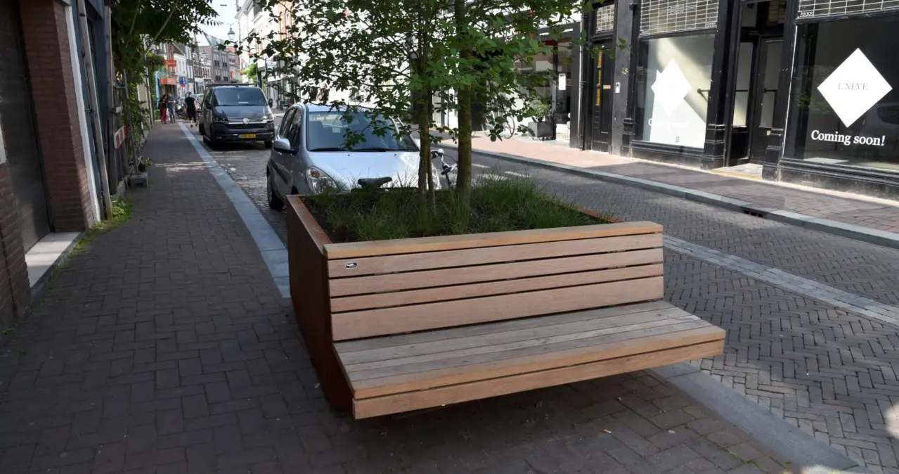 Breda Haagdijk Demontabele plantenbakken bloembakken met houten zitting 2