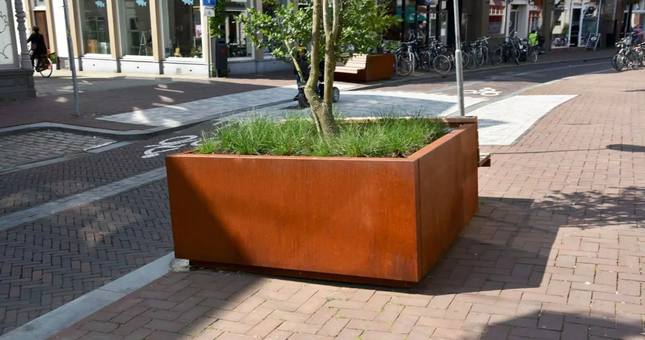 Breda Haagdijk Demontabele plantenbakken bloembakken met houten zitting Bewerkt 4 1619x1080