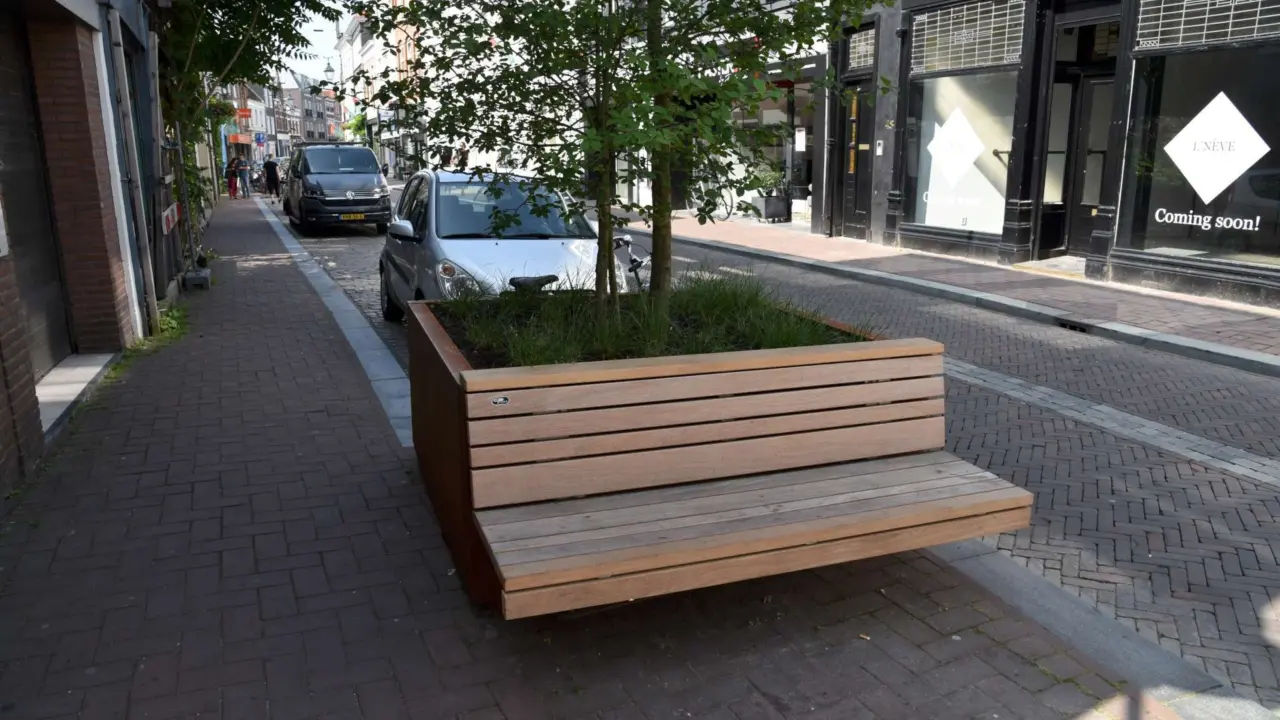 Breda Haagdijk Demontabele plantenbakken bloembakken met houten zitting 2