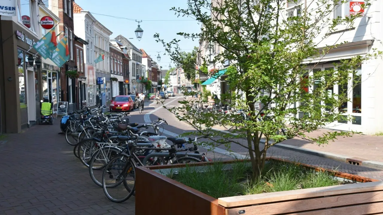 Breda Haagdijk Demontabele plantenbakken bloembakken met houten zitting Bewerkt 1 1618x1080