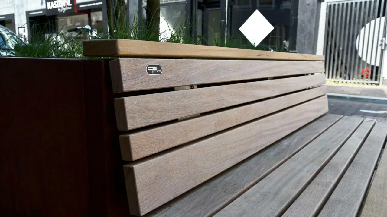 Breda Haagdijk Demontabele plantenbakken bloembakken met houten zitting Bewerkt 3 1619x1080