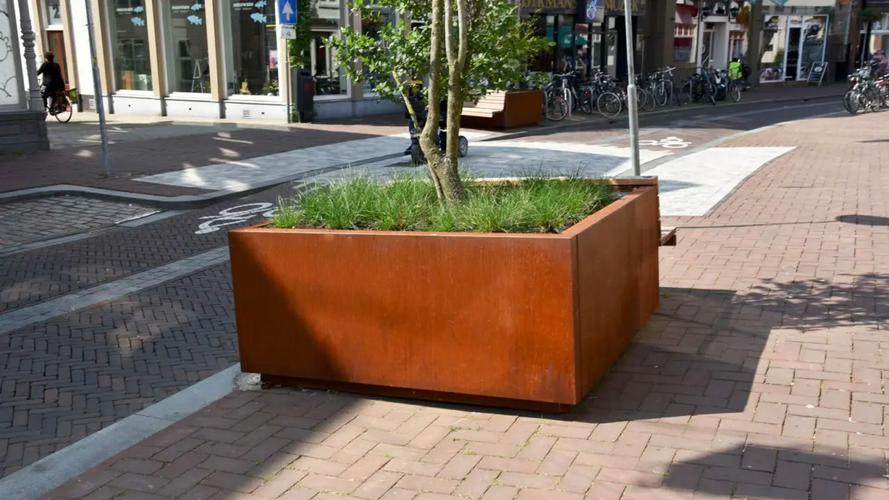 Breda Haagdijk Demontabele plantenbakken bloembakken met houten zitting Bewerkt 4 1619x1080