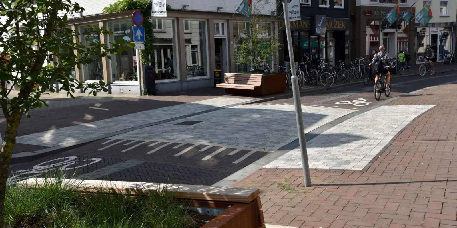 Breda Haagdijk Demontabele plantenbakken bloembakken met houten zitting 8
