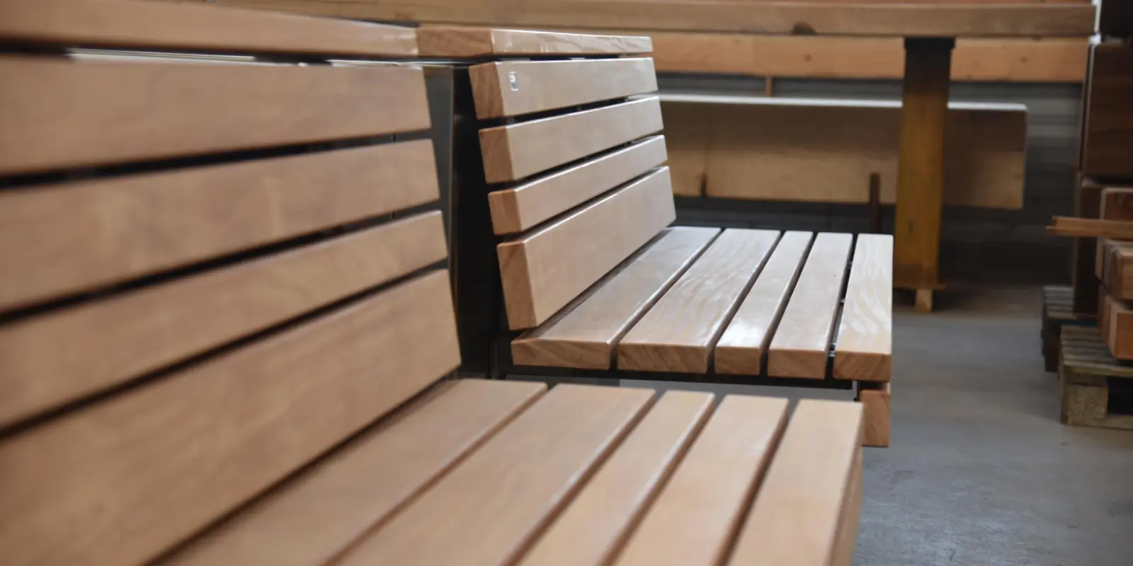 Breda Haagdijk Demontabele plantenbakken bloembakken met houten zitting Productie 5