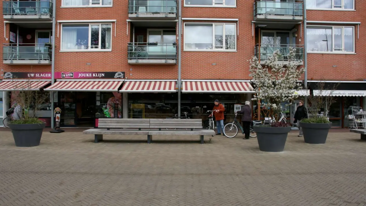 Burgum Winkelgebied Areka Plane Plus dubbelzits met comfort rugleuning square dubbel fietsbeugel straatmeubilair grijsen 4