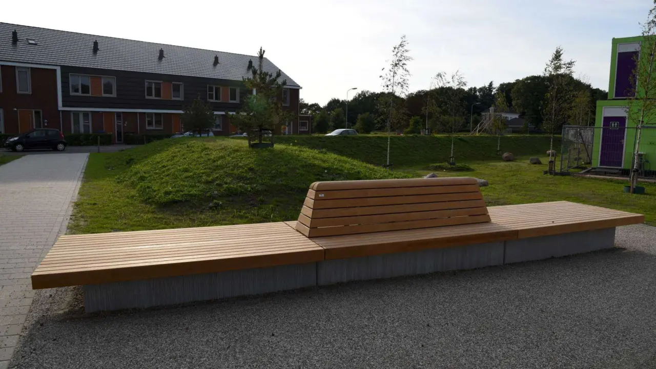 Doetinchem - Vijverberg - Maatwerk buitenbank Tail 1