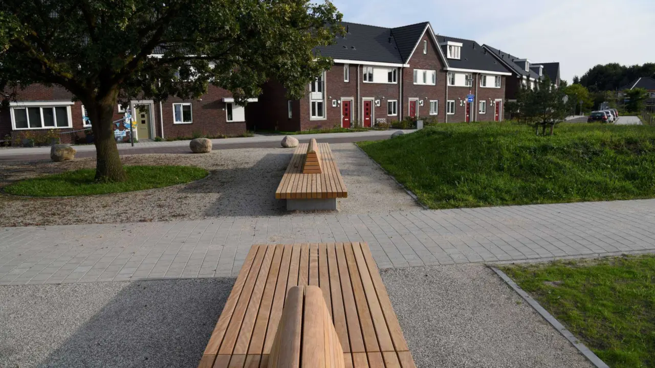 Doetinchem - Vijverberg - Maatwerk buitenbank Tail 10