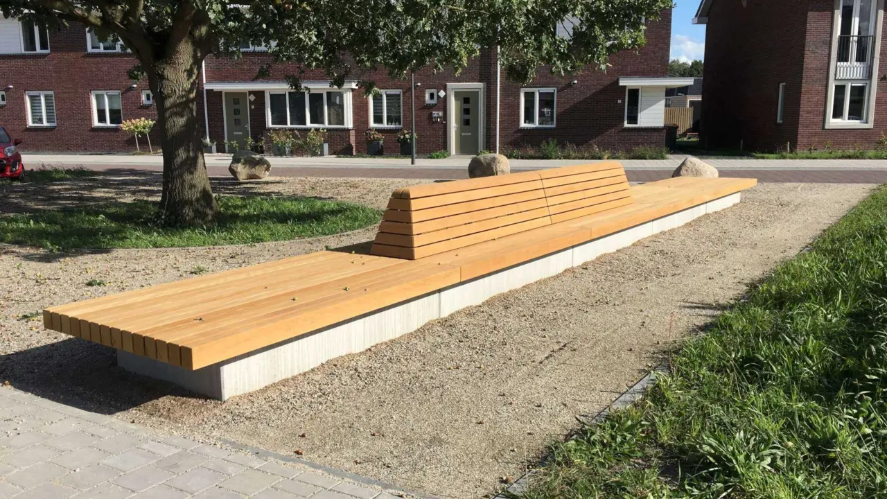 Doetinchem - Vijverberg - Maatwerk buitenbank Tail 4