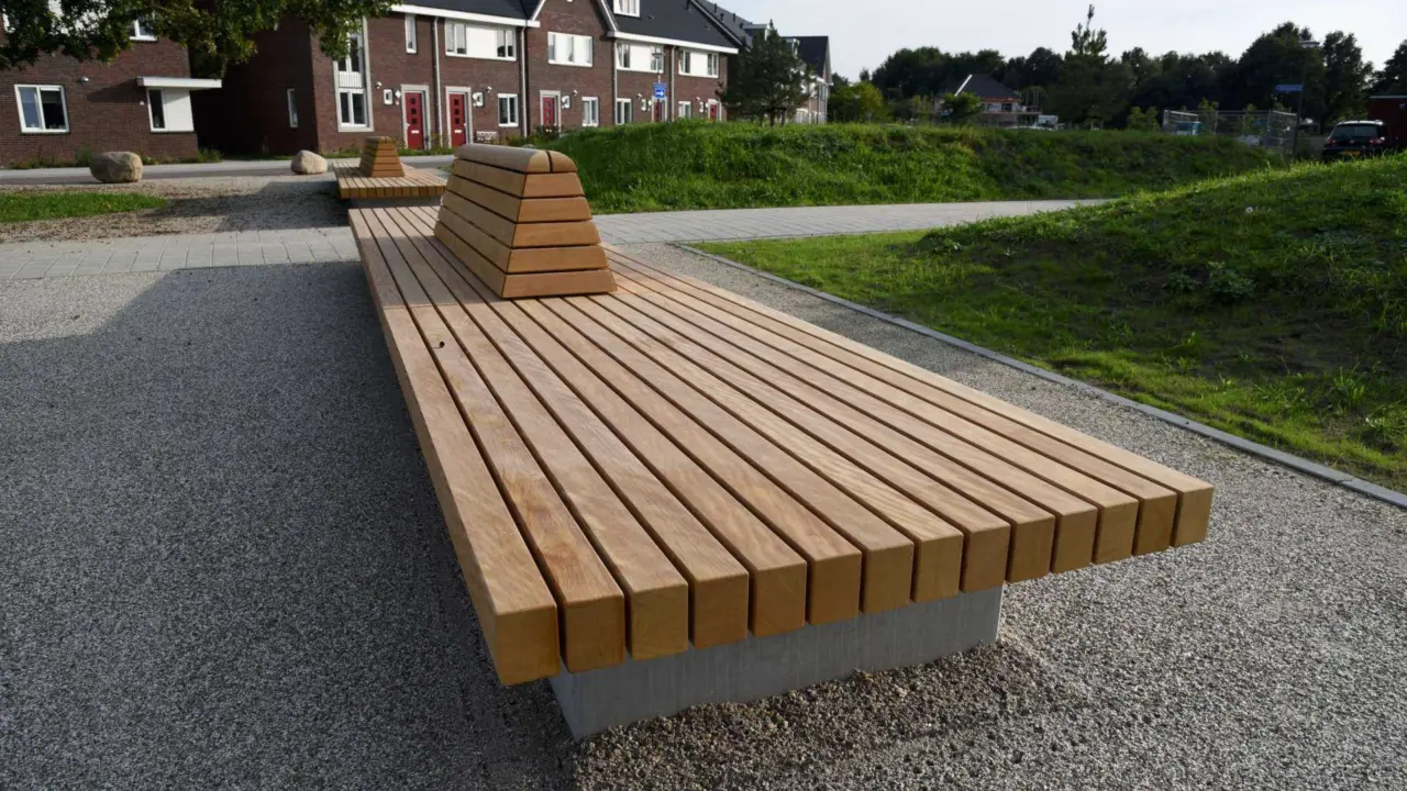 Doetinchem - Vijverberg - Maatwerk buitenbank Tail 6