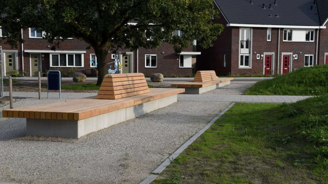 Doetinchem - Vijverberg - Maatwerk buitenbank Tail 8