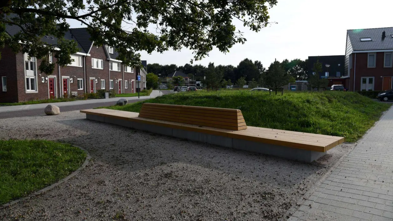Doetinchem - Vijverberg - Maatwerk buitenbank Tail 9