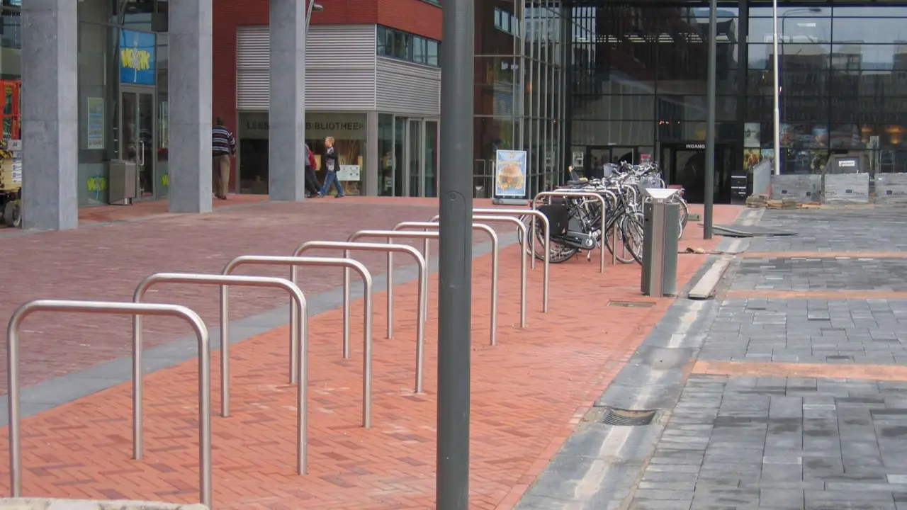 Afvalbak straatmeubilair constructo fietsbeugels 1