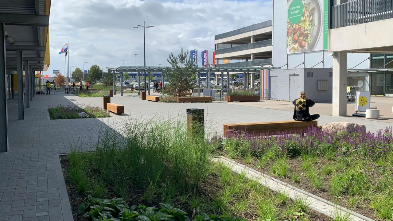 Pure Eco buitenbank en Quadrat Eco bij IKEA in Duiven