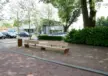 Parkbänke Quadrat Einzelsitz mit Rückenlehne mit Cortenstahluntergestell und Abfallbehälter Quadrat 70 Zentrum Eersel