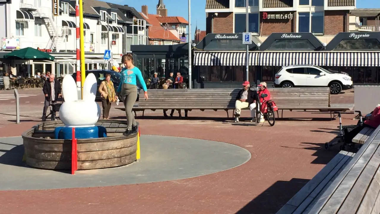 Egmond aan Zee Nijntje aan Zee Nijntje Pleintje maatwerk lattenbank 3