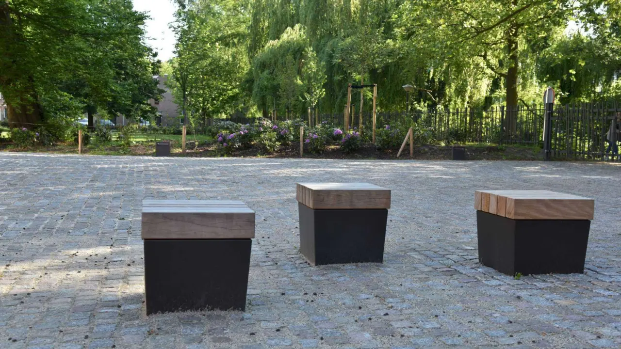 Eindhoven Domusdela - Zitbanken en poefen 2