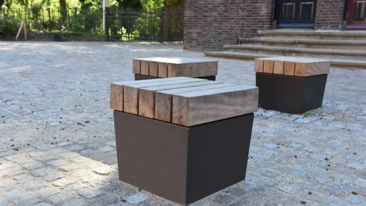 Eindhoven Domusdela - Zitbanken en poefen 1
