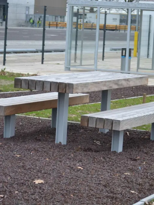 Plane Picknickset UPS Gebäude Eindhoven