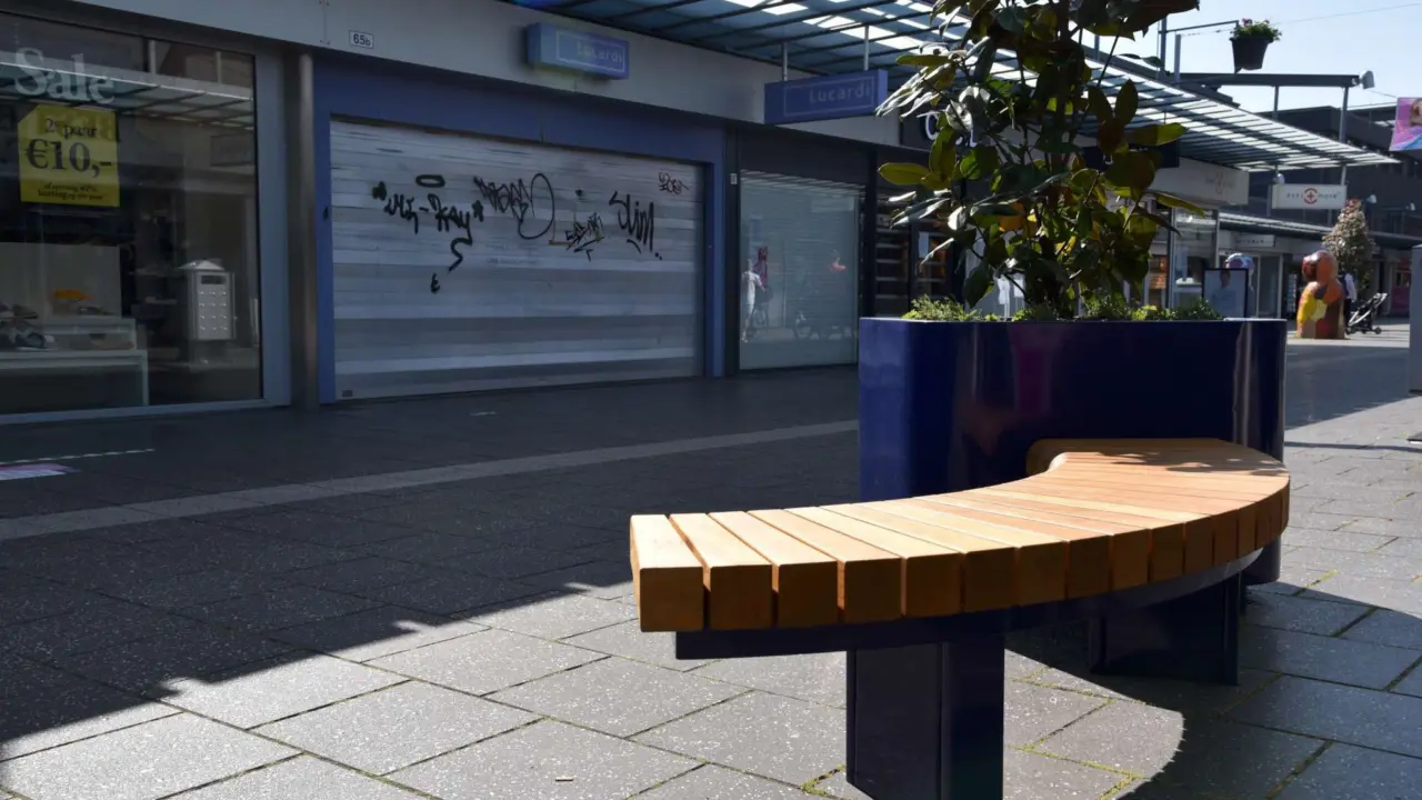Eindhoven Woensel Woens XL solid plantenbakken plane zittingen 3