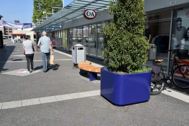 Eindhoven Woensel Woens XL solid plantenbakken plane zittingen 1