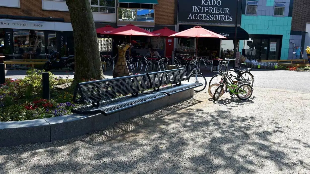 Emmen Nieuwe stalen Wenters enkelzits met rugleuning buitenbanken 2