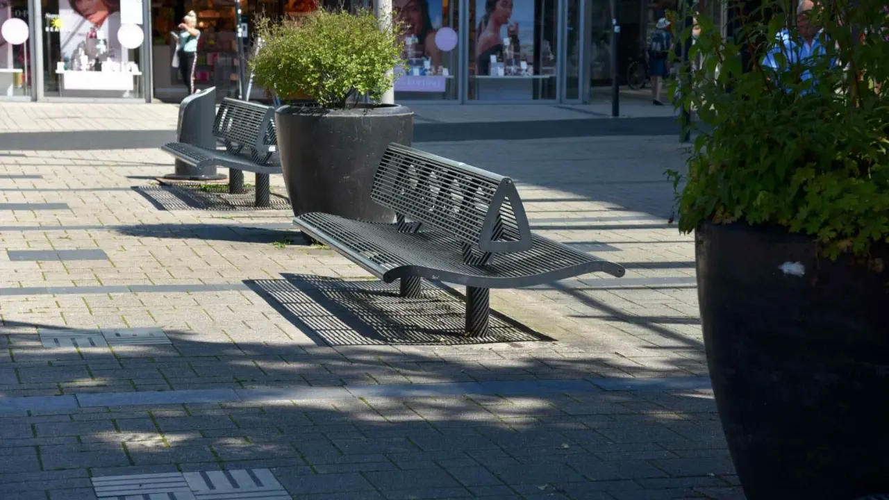 Emmen Nieuwe buitenbanken in het Oude Centrum van Emmen 8