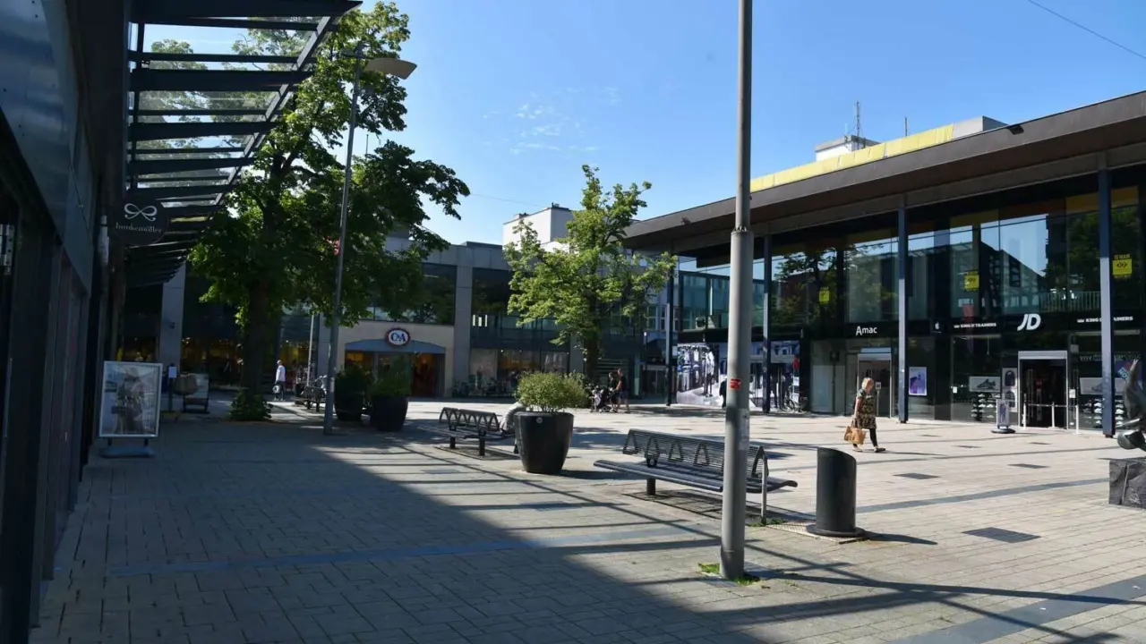 Emmen Nieuwe buitenbanken in het Oude Centrum van Emmen 9