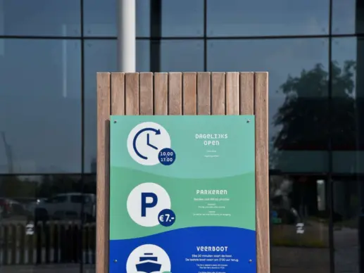Informatiezuil Houten zuil voor de openbare ruimte 1
