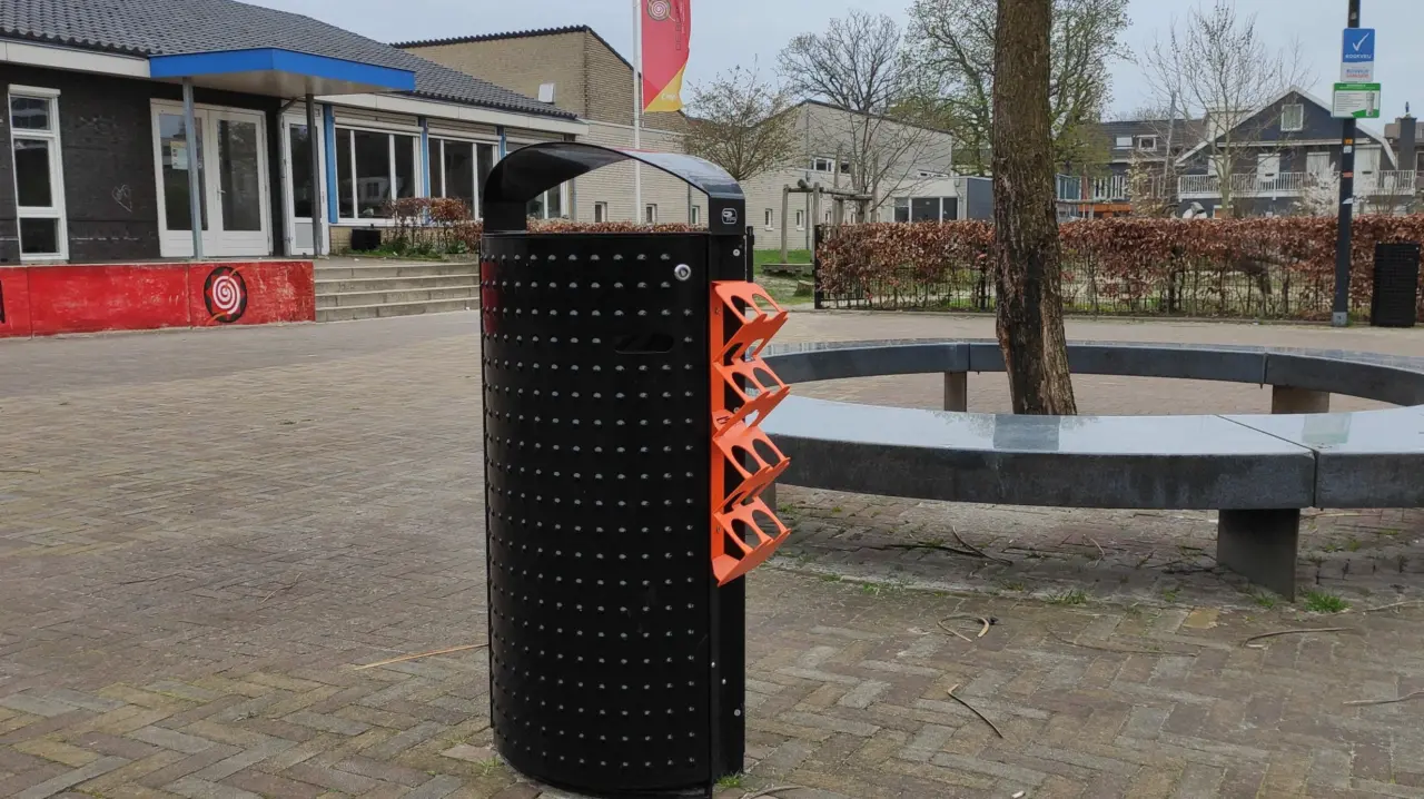 Pfandbügel für Abfallbehälter für den öffentlichen Raum Grijsen Stadtmobiliar