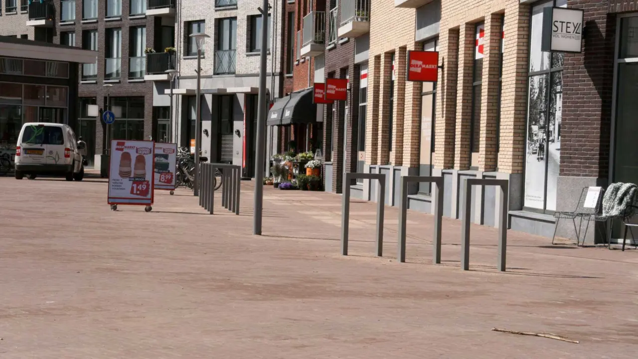 Epe Marktplein Centrum Constructo 102 Fietsbeugel Square maatwerk bank 4