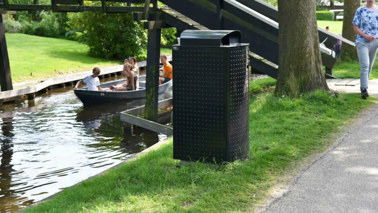 Giethoorn Constructo Column 140 afvalbakken 1