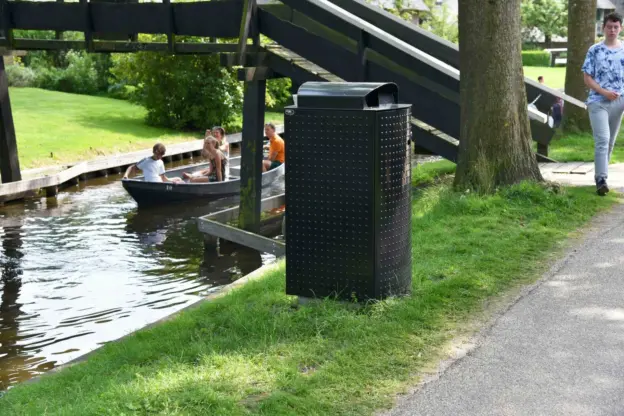 Giethoorn Constructo Column 140 afvalbakken 1