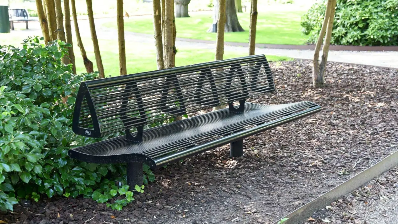 Harlingen Harmenspark Wenters buitenbank met rugleuning 1