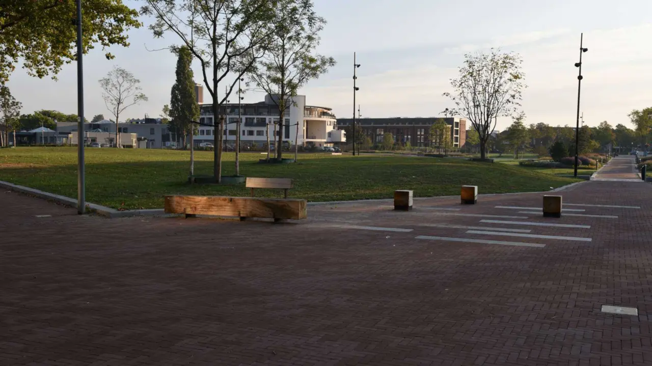 Pure Eco Eiken enkelzits met rugleuning en Pure Eco Eiken poefjes