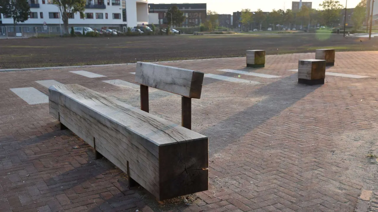 Pure Eco Eiken enkelzits met rugleuning en Pure Eco Eiken poefjes
