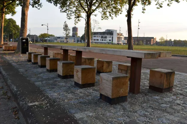 Pure Eco Eiken picknickset met kleine poefjes