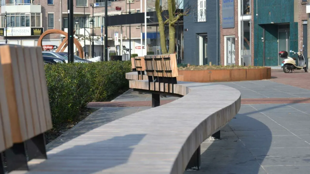 Helmond De Kegelbaan Maatwerk buitenbanken boombanken Plane 1