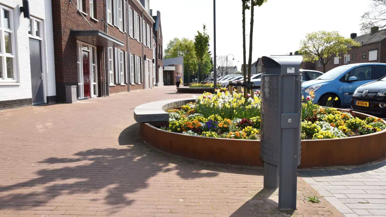 Heteren - De Beemd - Constructo 50 afvalbak met cortenstalen ziteiland
