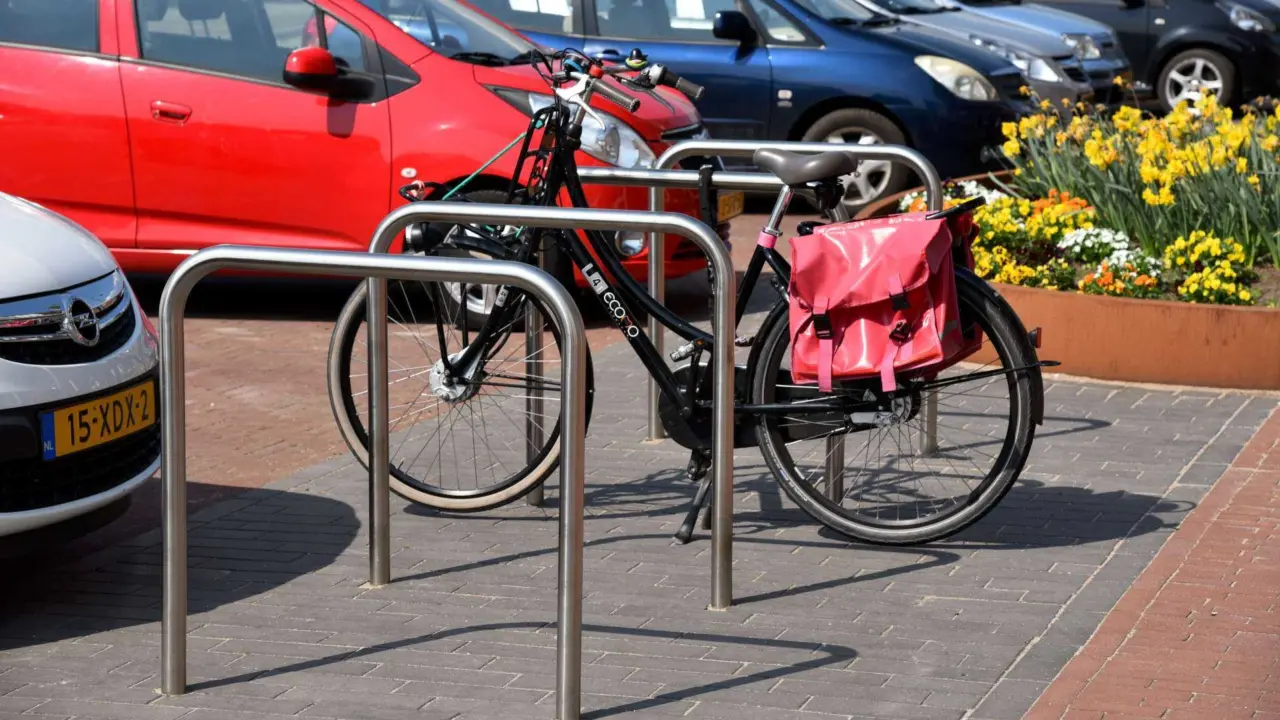 Heteren - De Beemd - Nietje dubbel fietsbeugel 1