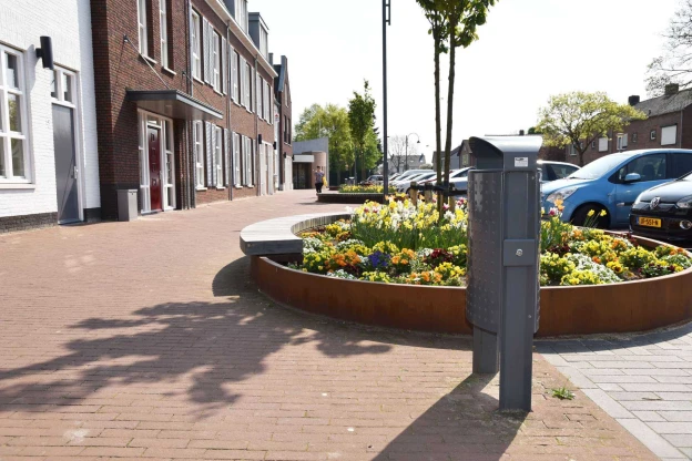 Heteren - De Beemd - Constructo 50 afvalbak met cortenstalen ziteiland