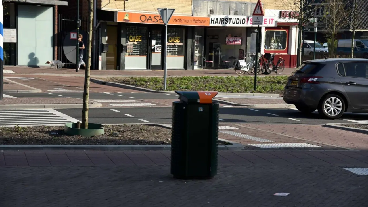 Hilversum - Gooilandplein - Constructo 200 afvalbak voor de openbare ruimte 1
