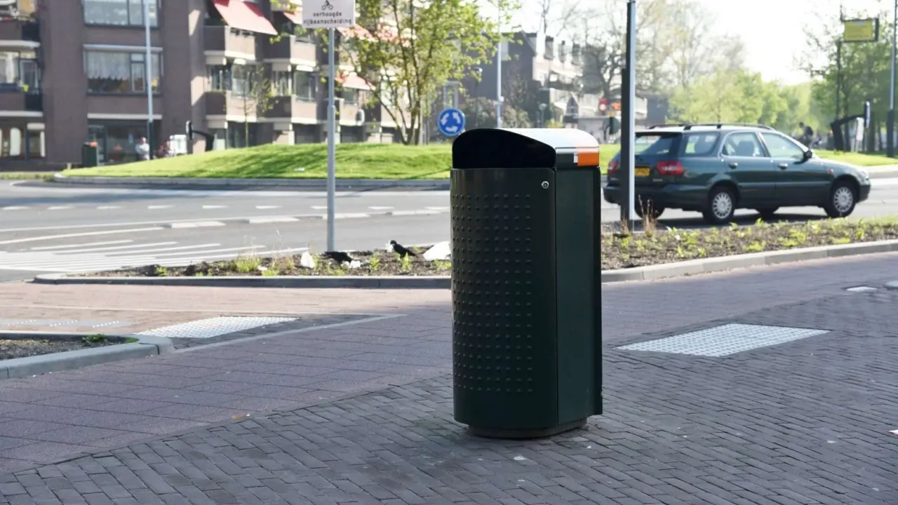 Hilversum - Gooilandplein - Constructo 200 afvalbak voor de openbare ruimte 2