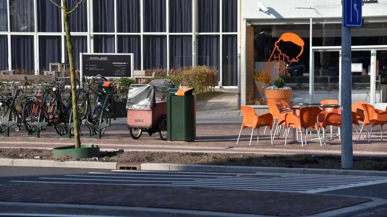 Hilversum - Gooilandplein - Constructo 200 afvalbak voor de openbare ruimte 3