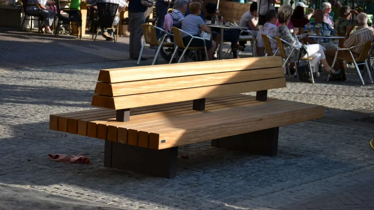 Maßgefertigter Stammtisch Marktplatz Kerkrade